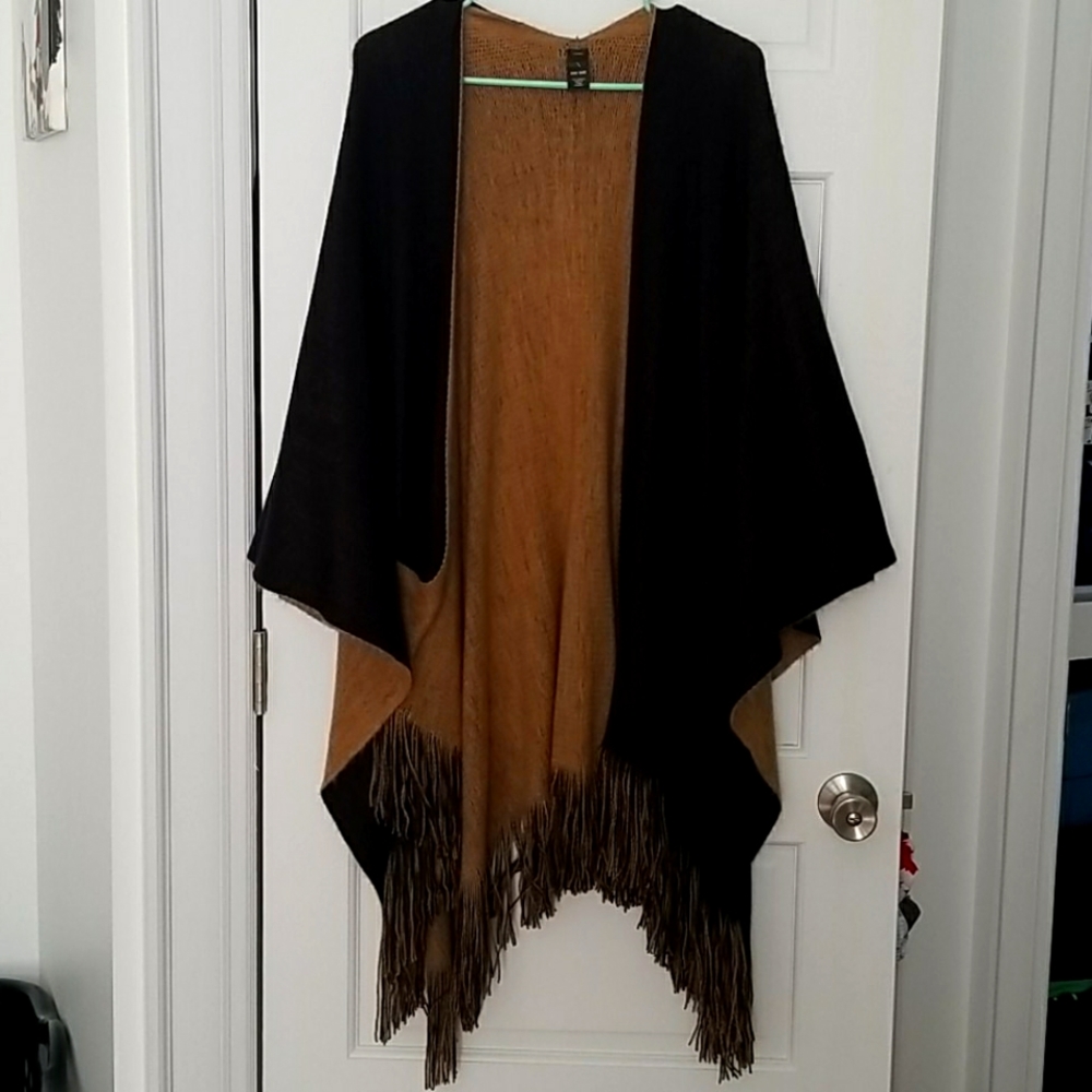 Black and Tan reversible cloak